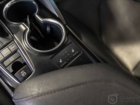 Used 2020 Toyota Camry XLE image 32