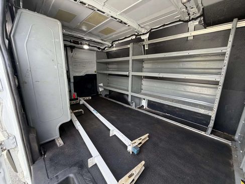 Used 2018 Ford Transit 250 130 Low Roof RWD image 15