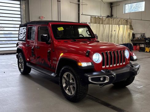 Used 2019 Jeep Wrangler Unlimited Sahara image 3