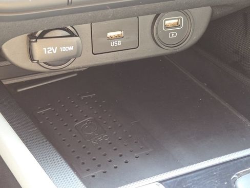 Used 2022 Hyundai Elantra Limited w/ Cargo Package FWD image 8