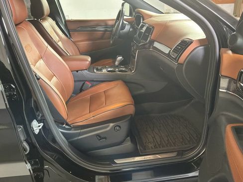 Used 2020 Jeep Grand Cherokee Overland AWD/4WD image 23