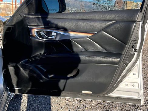 Used 2019 INFINITI Q70 L 3.7 w/ Sensory Package image 21