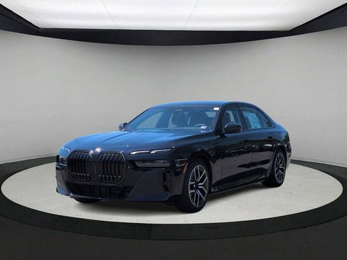 Used 2026 BMW i7 xDrive60 w/ M Sport Package RWD image 4