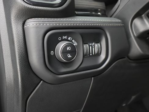 Used 2023 RAM 2500 Limited AWD/4WD image 47