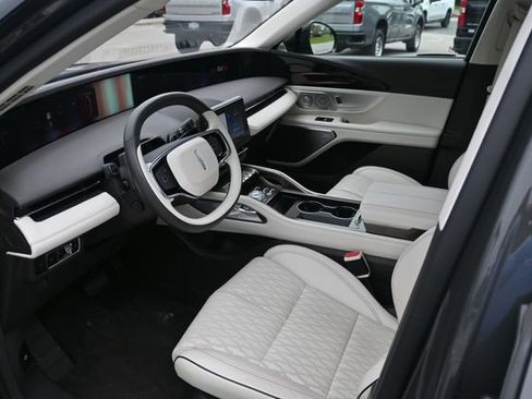 Used 2024 Lincoln Nautilus Black Label image 9