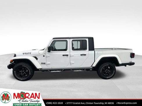 Used 2022 Jeep Gladiator Willys image 2