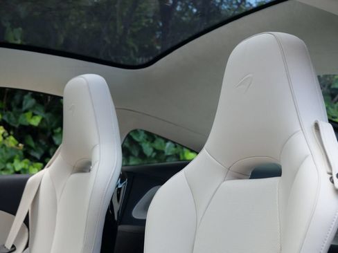 Used 2023 McLaren GT RWD image 16