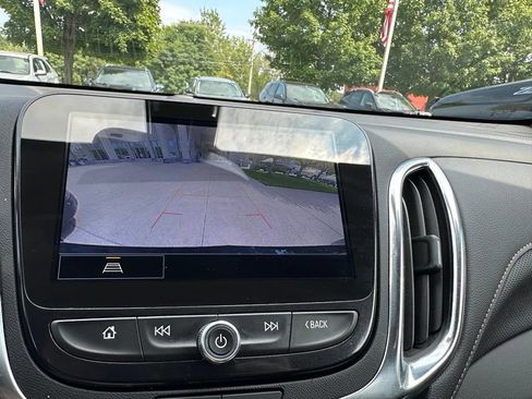 Used 2024 Chevrolet Equinox Premier FWD image 18