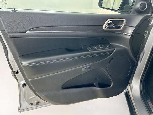 Used 2016 Jeep Grand Cherokee Limited AWD/4WD image 16