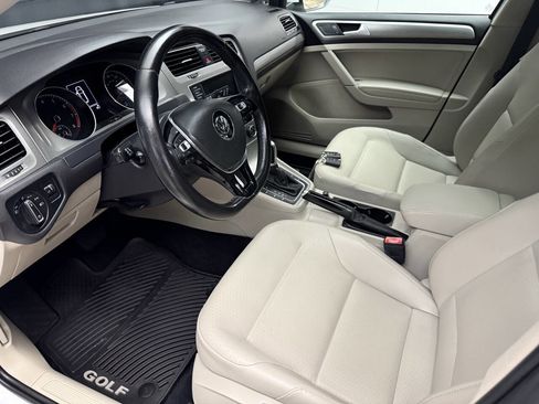 Used 2016 Volkswagen Golf SE image 17