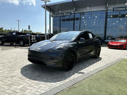 Used 2024 Tesla Model Y Long Range AWD/4WD image 2