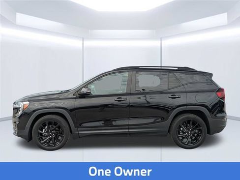 Used 2023 GMC Terrain SLE w/ Driver Convenience Package FWD image 2