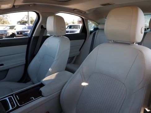 Used 2017 Jaguar XF Prestige image 6