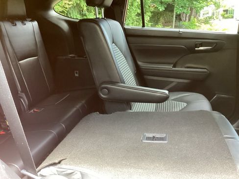 Used 2021 Toyota Highlander XSE AWD/4WD image 5