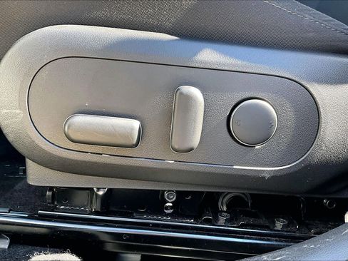 Certified 2025 Hyundai Kona SEL image 32