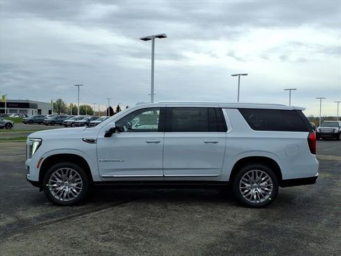 New 2026 GMC Yukon XL Denali w/ Denali Reserve Package image 10