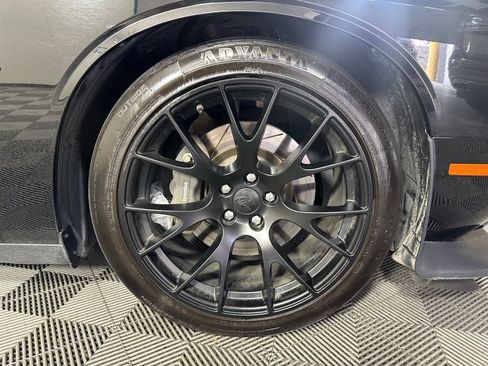 Used 2016 Dodge Challenger R/T Scat Pack w/ Leather Interior Group RWD image 14