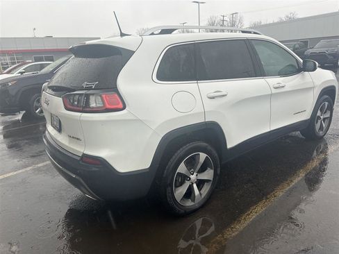 Used 2019 Jeep Cherokee Limited image 2