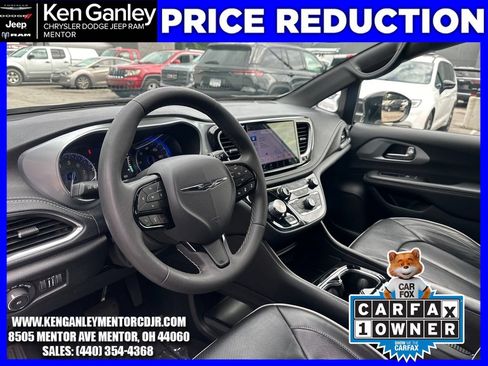 Used 2025 Chrysler Pacifica Limited FWD image 19