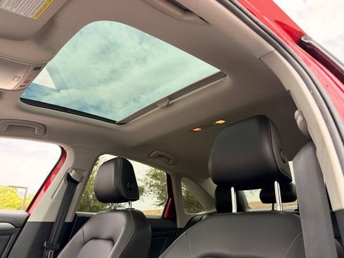 Used 2022 Volkswagen Jetta SE w/ Panoramic Sunroof Package FWD image 12