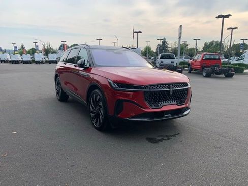 New 2025 Lincoln Nautilus Reserve image 9