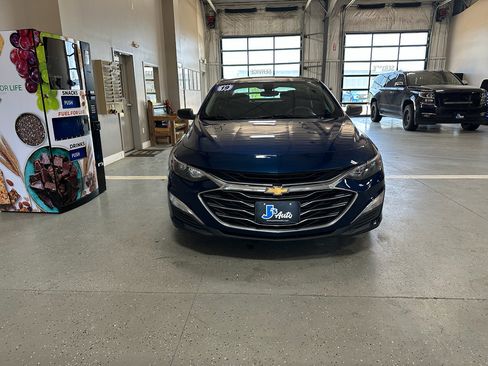 Used 2019 Chevrolet Malibu LS image 2