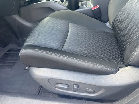 Used 2018 Nissan Rogue SV image 18