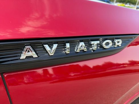 Used 2025 Lincoln Aviator AWD w/ Jet Appearance Package image 9