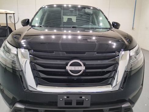 Used 2025 Nissan Pathfinder SL AWD/4WD image 3