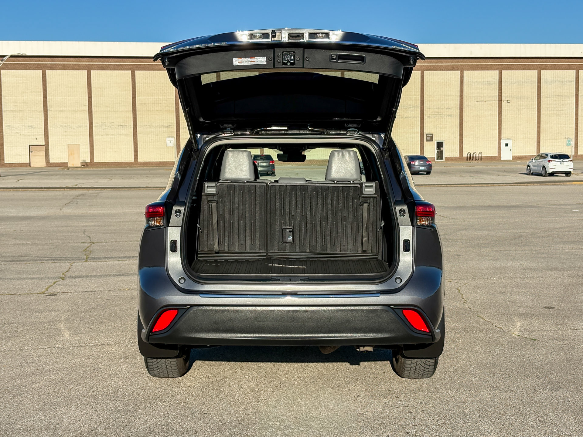 Used 2023 Toyota Highlander XLE FWD image 30