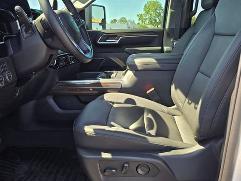 Used 2025 Chevrolet Silverado 2500 LT w/ Trail Boss Package AWD/4WD image 16