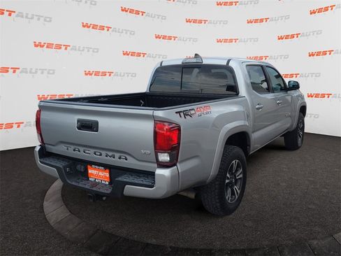 Used 2019 Toyota Tacoma TRD Sport image 5