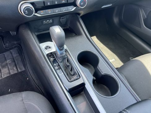 Used 2025 Nissan Altima 2.5 SV FWD image 9