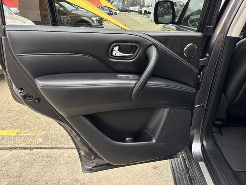 Used 2024 INFINITI QX80 Luxe image 17