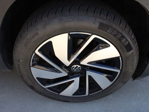 Used 2025 Volkswagen Atlas SE image 28