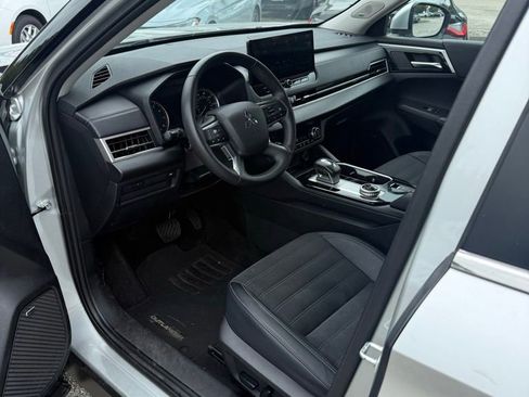 Used 2025 Mitsubishi Outlander SE AWD/4WD image 10
