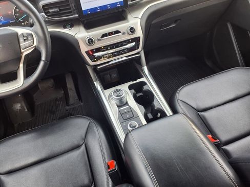 Used 2021 Ford Explorer XLT w/ Equipment Group 202A image 11