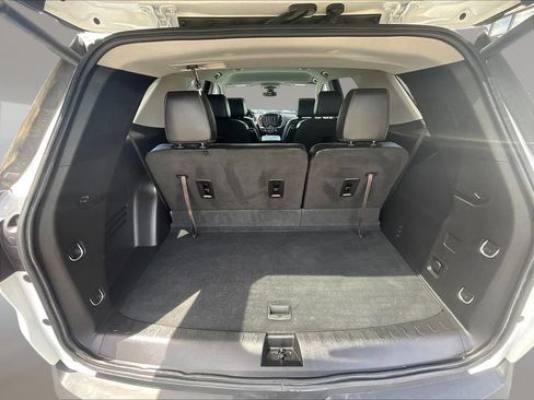 Used 2020 Chevrolet Traverse LT w/ LT Premium Package AWD/4WD image 24