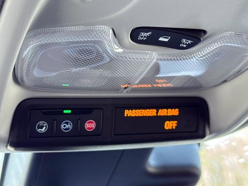 Used 2022 Chevrolet Bolt EUV LT w/ Comfort Package image 21