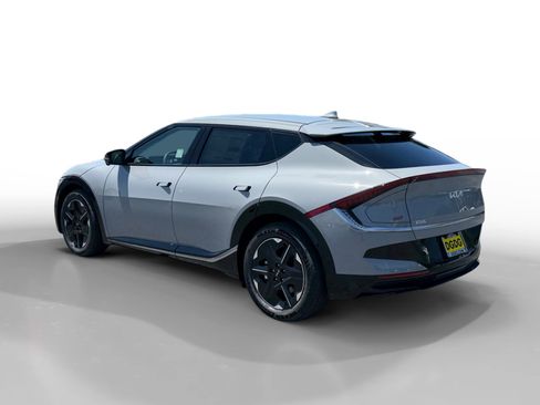 New 2026 Kia EV6 Wind RWD image 3