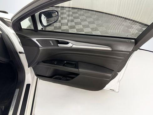 Used 2016 Ford Fusion Titanium FWD image 29