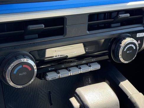 Used 2024 Toyota Tacoma TRD Sport image 19