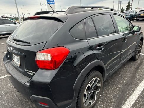 Used 2017 Subaru Crosstrek 2.0i Premium AWD/4WD image 3