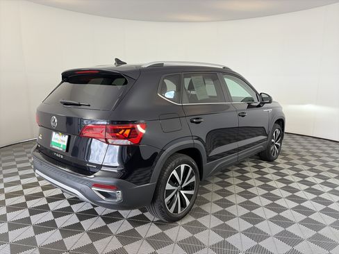 Used 2022 Volkswagen Taos SE FWD image 10