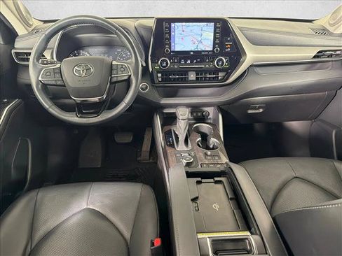 Used 2021 Toyota Highlander Limited AWD/4WD image 25