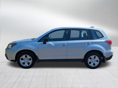 Used 2017 Subaru Forester 2.5i AWD/4WD image 4