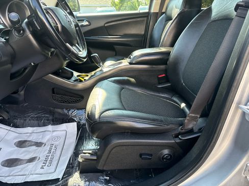 Used 2019 Dodge Journey Crossroad FWD image 11