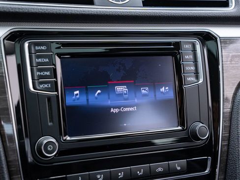 Used 2016 Volkswagen Passat 1.8T SE image 23