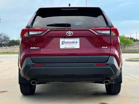 Used 2023 Toyota RAV4 XLE w/ Convenience Package image 7