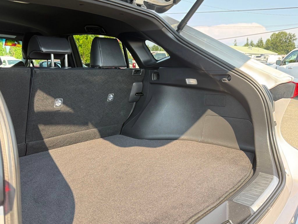 Used 2024 Toyota Venza XLE AWD/4WD image 25